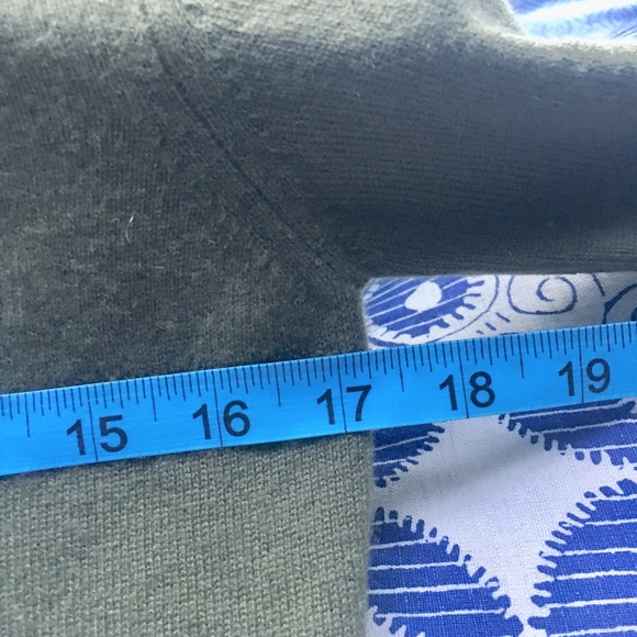 L monogram cashmere sweater from Barneys New York - Picture 5 of 6